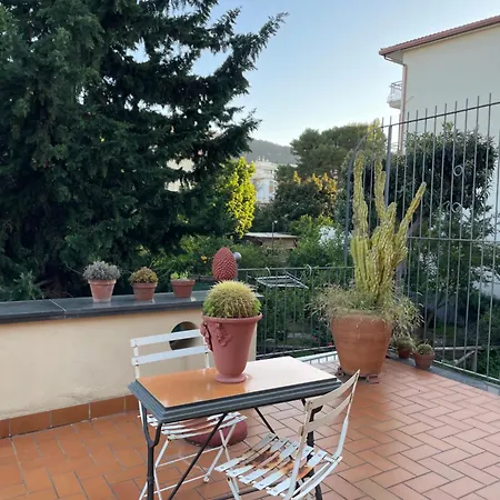 Domus Felix Bed & Breakfast 3*