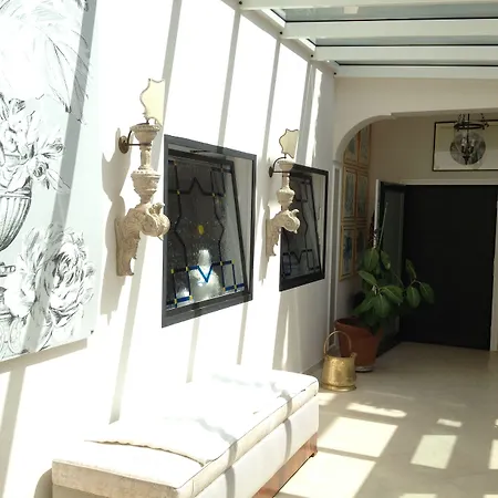 Domus Felix Bed & Breakfast 3*