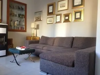 Domus Felix Bed and breakfast 2*