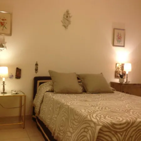 Domus Felix Bed & Breakfast 2*